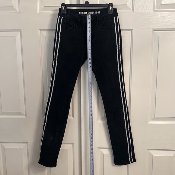 U15- Hot Topic Denim Black Skinny Jeans Pants White Taping Stripes Size 28x32 - Picture 2 of 12